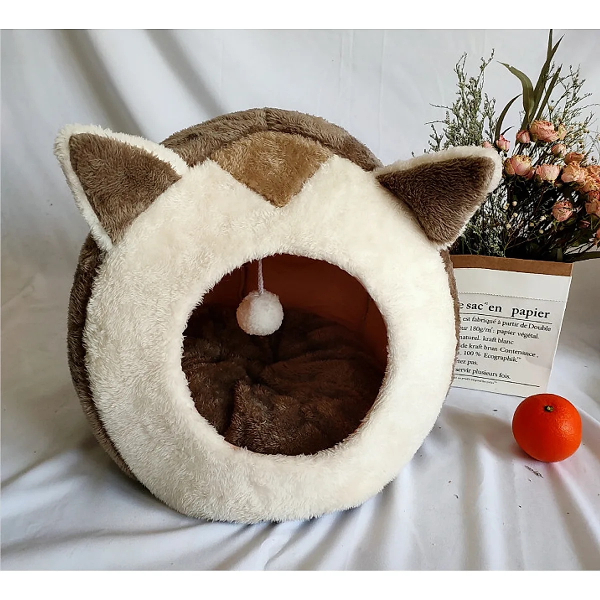 Winter pet cat house with velvet