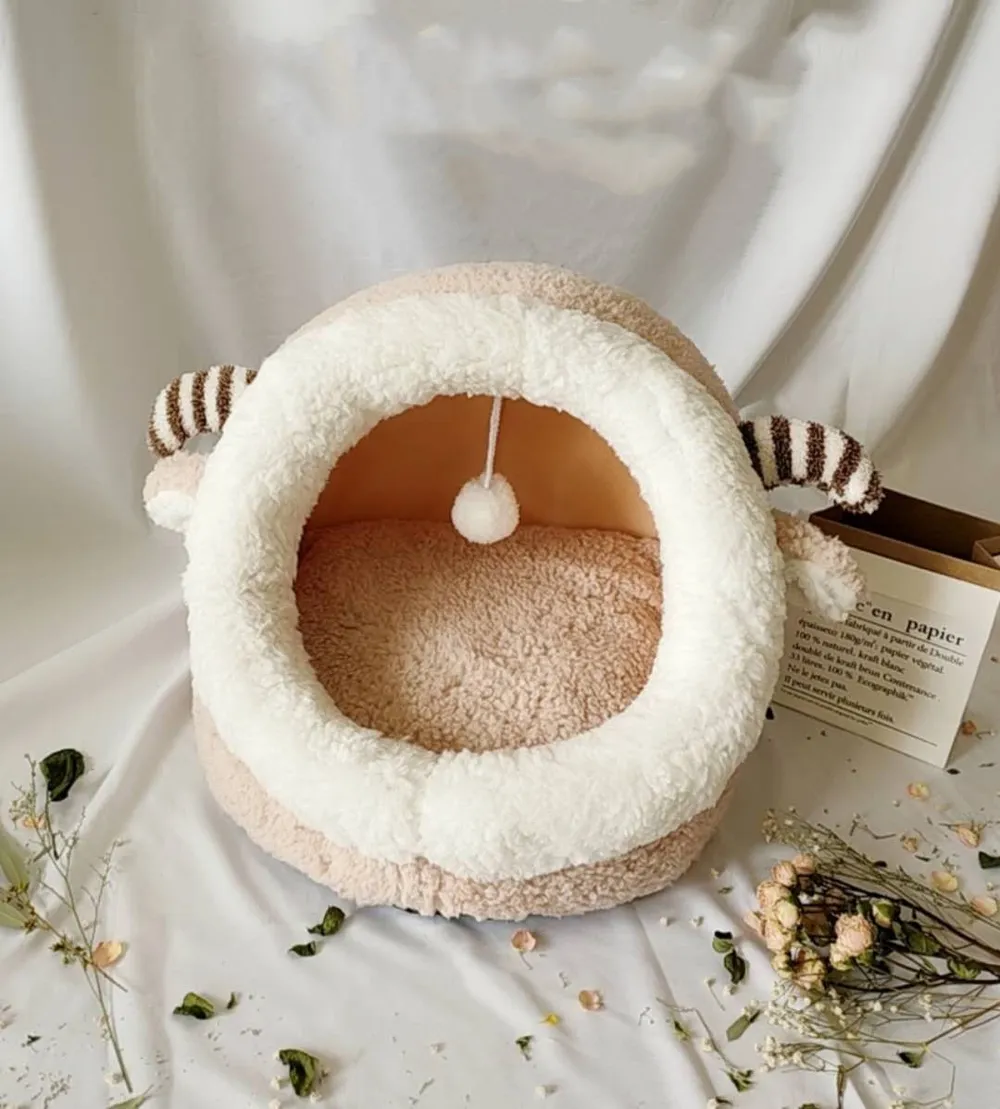 Winter pet cat house with velvet